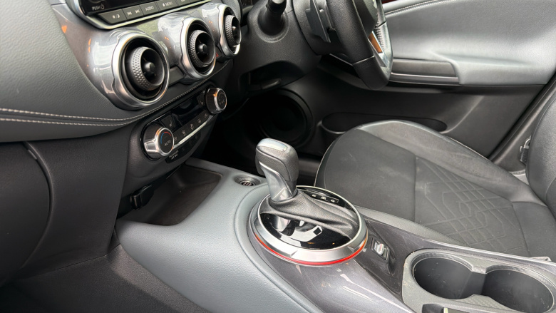 Nissan Juke 1.0 DiG-T Tekna 5dr DCT Petrol Hatchback